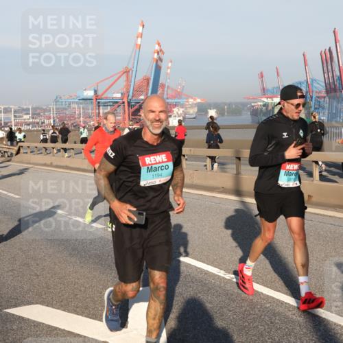 03.10.2025 - Köhlbrandbrückenlauf Yannick Fuchs http://msf.ph/oto/9147349 03.10.2025 08:38:20 Position 2 1194 meine-sportfotos.de