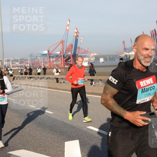 03.10.2025 - Köhlbrandbrückenlauf Yannick Fuchs http://msf.ph/oto/9147354 03.10.2025 08:38:21 Position 2 1553, 3719, 1194 meine-sportfotos.de
