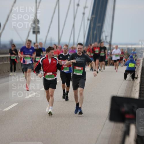 03.10.2025 - Köhlbrandbrückenlauf Jannik Wohlers http://msf.ph/oto/9147369 03.10.2025 15:50:39 Position 1 9316 meine-sportfotos.de