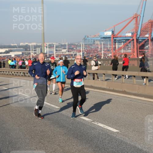 03.10.2025 - Köhlbrandbrückenlauf Yannick Fuchs http://msf.ph/oto/9147371 03.10.2025 08:38:23 Position 2 3650, 11 meine-sportfotos.de