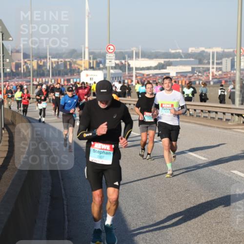 03.10.2025 - Köhlbrandbrückenlauf Yannick Fuchs http://msf.ph/oto/9147404 03.10.2025 08:38:25 Position 2 3307, 1226 meine-sportfotos.de