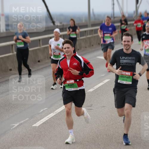 03.10.2025 - Köhlbrandbrückenlauf Jannik Wohlers http://msf.ph/oto/9147418 03.10.2025 15:50:45 Position 1 9315, 9316 meine-sportfotos.de