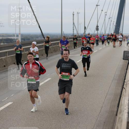 03.10.2025 - Köhlbrandbrückenlauf Jannik Wohlers http://msf.ph/oto/9147428 03.10.2025 15:50:46 Position 1 9316 meine-sportfotos.de