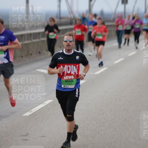 03.10.2025 - Köhlbrandbrückenlauf Jannik Wohlers http://msf.ph/oto/9147436 03.10.2025 15:50:47 Position 1 7157 meine-sportfotos.de