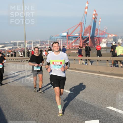 03.10.2025 - Köhlbrandbrückenlauf Yannick Fuchs http://msf.ph/oto/9147439 03.10.2025 08:38:29 Position 2 1226 meine-sportfotos.de