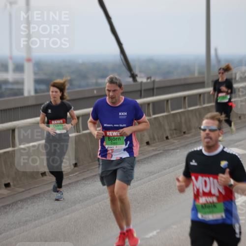 03.10.2025 - Köhlbrandbrückenlauf Jannik Wohlers http://msf.ph/oto/9147447 03.10.2025 15:50:48 Position 1 9383 meine-sportfotos.de