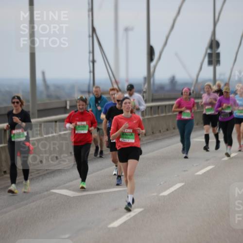 03.10.2025 - Köhlbrandbrückenlauf Jannik Wohlers http://msf.ph/oto/9147453 03.10.2025 15:50:49 Position 1 9116 meine-sportfotos.de