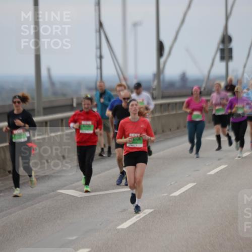 03.10.2025 - Köhlbrandbrückenlauf Jannik Wohlers http://msf.ph/oto/9147457 03.10.2025 15:50:49 Position 1  meine-sportfotos.de