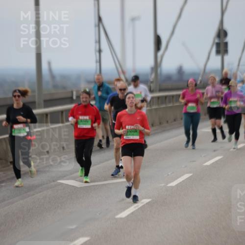 03.10.2025 - Köhlbrandbrückenlauf Jannik Wohlers http://msf.ph/oto/9147458 03.10.2025 15:50:49 Position 1 9116 meine-sportfotos.de