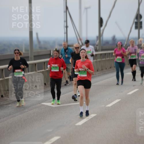 03.10.2025 - Köhlbrandbrückenlauf Jannik Wohlers http://msf.ph/oto/9147459 03.10.2025 15:50:50 Position 1 9116 meine-sportfotos.de