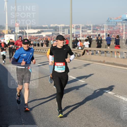 03.10.2025 - Köhlbrandbrückenlauf Yannick Fuchs http://msf.ph/oto/9147468 03.10.2025 08:38:31 Position 2 1043 meine-sportfotos.de