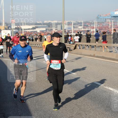 03.10.2025 - Köhlbrandbrückenlauf Yannick Fuchs http://msf.ph/oto/9147472 03.10.2025 08:38:31 Position 2 1043 meine-sportfotos.de