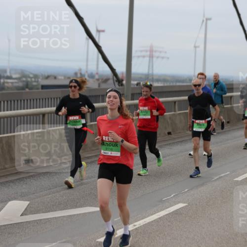 03.10.2025 - Köhlbrandbrückenlauf Jannik Wohlers http://msf.ph/oto/9147477 03.10.2025 15:50:57 Position 1 9116 meine-sportfotos.de