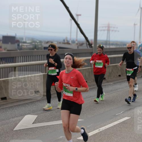 03.10.2025 - Köhlbrandbrückenlauf Jannik Wohlers http://msf.ph/oto/9147482 03.10.2025 15:50:57 Position 1 9116 meine-sportfotos.de