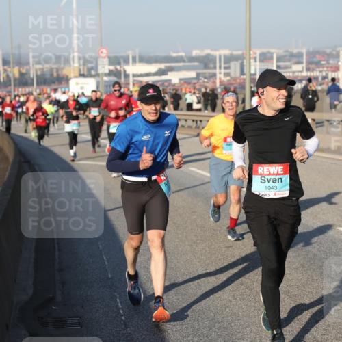 03.10.2025 - Köhlbrandbrückenlauf Yannick Fuchs http://msf.ph/oto/9147483 03.10.2025 08:38:32 Position 2 1043 meine-sportfotos.de