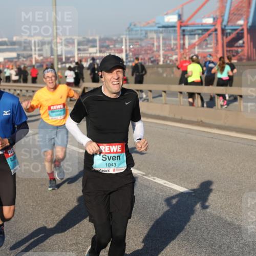 03.10.2025 - Köhlbrandbrückenlauf Yannick Fuchs http://msf.ph/oto/9147486 03.10.2025 08:38:32 Position 2 1043 meine-sportfotos.de