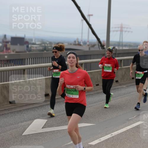 03.10.2025 - Köhlbrandbrückenlauf Jannik Wohlers http://msf.ph/oto/9147487 03.10.2025 15:50:57 Position 1 9116 meine-sportfotos.de