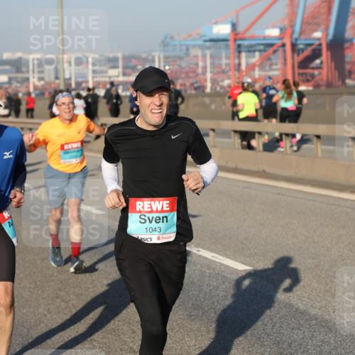 03.10.2025 - Köhlbrandbrückenlauf Yannick Fuchs http://msf.ph/oto/9147489 03.10.2025 08:38:33 Position 2 1043 meine-sportfotos.de