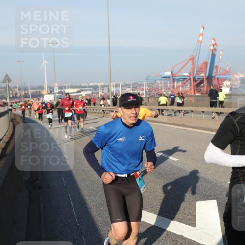 03.10.2025 - Köhlbrandbrückenlauf Yannick Fuchs http://msf.ph/oto/9147500 03.10.2025 08:38:34 Position 2 1043 meine-sportfotos.de