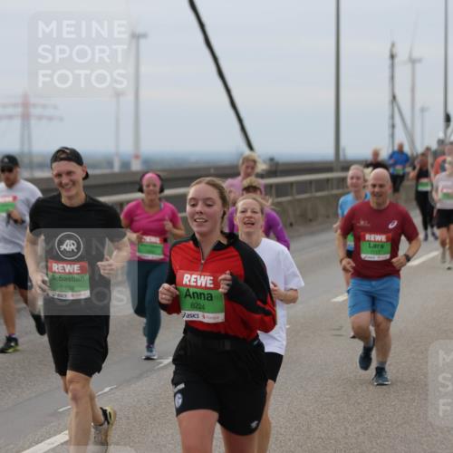 03.10.2025 - Köhlbrandbrückenlauf Jannik Wohlers http://msf.ph/oto/9147514 03.10.2025 15:51:01 Position 1 9460, 8409, 8224 meine-sportfotos.de
