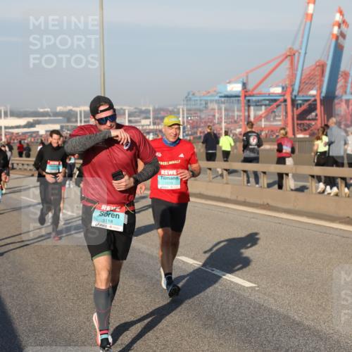 03.10.2025 - Köhlbrandbrückenlauf Yannick Fuchs http://msf.ph/oto/9147554 03.10.2025 08:38:38 Position 2 3118, 1219 meine-sportfotos.de