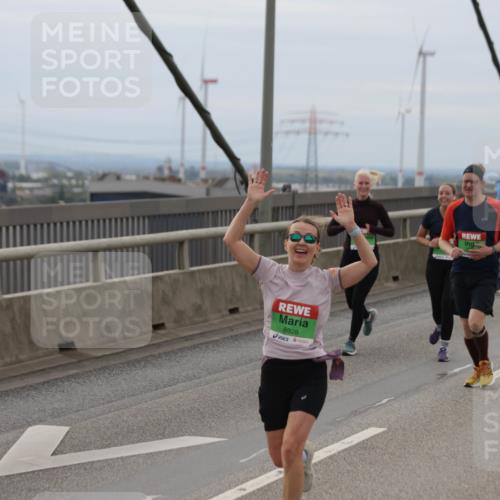 03.10.2025 - Köhlbrandbrückenlauf Jannik Wohlers http://msf.ph/oto/9147563 03.10.2025 15:51:07 Position 1 8928 meine-sportfotos.de