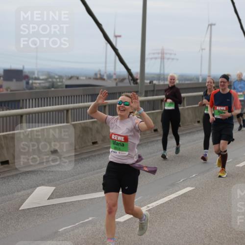 03.10.2025 - Köhlbrandbrückenlauf Jannik Wohlers http://msf.ph/oto/9147571 03.10.2025 15:51:07 Position 1 8928 meine-sportfotos.de