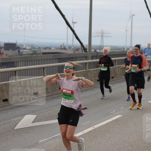 03.10.2025 - Köhlbrandbrückenlauf Jannik Wohlers http://msf.ph/oto/9147574 03.10.2025 15:51:07 Position 1 8928 meine-sportfotos.de