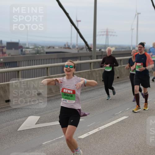 03.10.2025 - Köhlbrandbrückenlauf Jannik Wohlers http://msf.ph/oto/9147576 03.10.2025 15:51:07 Position 1 8928 meine-sportfotos.de