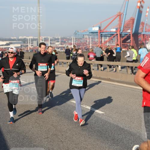 03.10.2025 - Köhlbrandbrückenlauf Yannick Fuchs http://msf.ph/oto/9147579 03.10.2025 08:38:40 Position 2 1130, 1368, 1284, 1219 meine-sportfotos.de