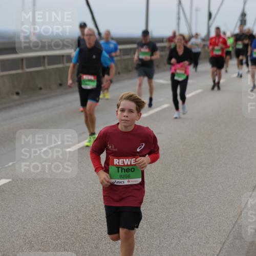 03.10.2025 - Köhlbrandbrückenlauf Jannik Wohlers http://msf.ph/oto/9147584 03.10.2025 15:51:09 Position 1 8256 meine-sportfotos.de