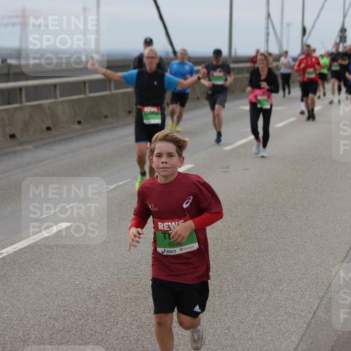 03.10.2025 - Köhlbrandbrückenlauf Jannik Wohlers http://msf.ph/oto/9147591 03.10.2025 15:51:10 Position 1 8250 meine-sportfotos.de
