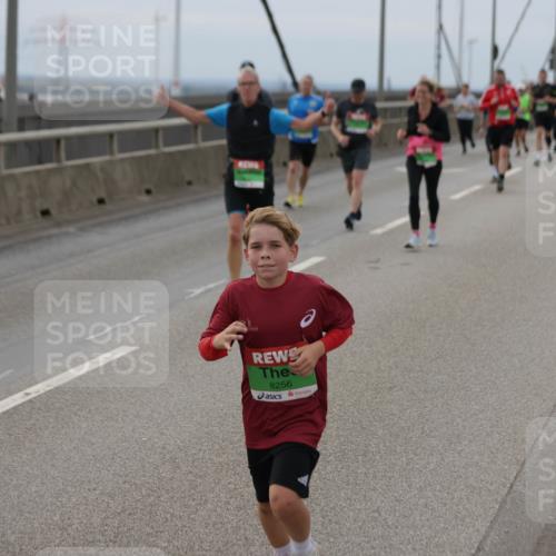 03.10.2025 - Köhlbrandbrückenlauf Jannik Wohlers http://msf.ph/oto/9147594 03.10.2025 15:51:10 Position 1 8256 meine-sportfotos.de