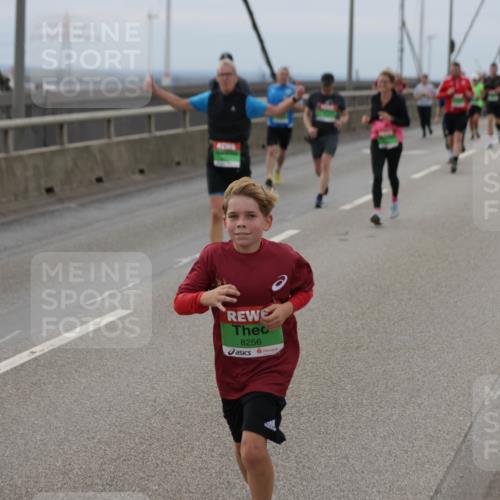 03.10.2025 - Köhlbrandbrückenlauf Jannik Wohlers http://msf.ph/oto/9147596 03.10.2025 15:51:10 Position 1 8256 meine-sportfotos.de