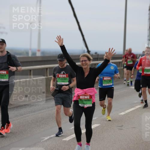03.10.2025 - Köhlbrandbrückenlauf Jannik Wohlers http://msf.ph/oto/9147610 03.10.2025 15:51:12 Position 1 8015, 7989, 7635 meine-sportfotos.de