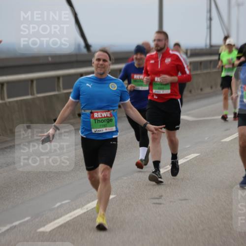 03.10.2025 - Köhlbrandbrückenlauf Jannik Wohlers http://msf.ph/oto/9147624 03.10.2025 15:51:13 Position 1 7782, 8909, 8908 meine-sportfotos.de