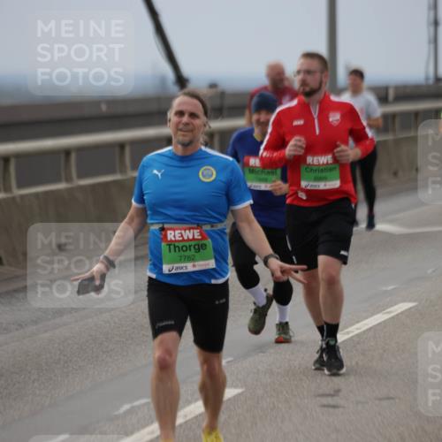 03.10.2025 - Köhlbrandbrückenlauf Jannik Wohlers http://msf.ph/oto/9147630 03.10.2025 15:51:13 Position 1 7782, 7888, 28, 8909, 808 meine-sportfotos.de