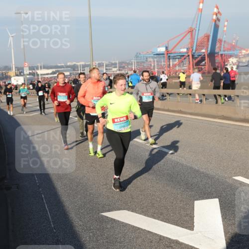 03.10.2025 - Köhlbrandbrückenlauf Yannick Fuchs http://msf.ph/oto/9147637 03.10.2025 08:38:46 Position 2 1110 meine-sportfotos.de