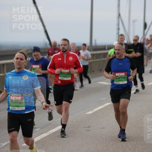 03.10.2025 - Köhlbrandbrückenlauf Jannik Wohlers http://msf.ph/oto/9147648 03.10.2025 15:51:14 Position 1 7782, 8909, 8908 meine-sportfotos.de
