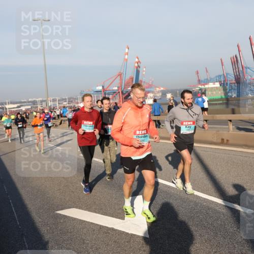 03.10.2025 - Köhlbrandbrückenlauf Yannick Fuchs http://msf.ph/oto/9147662 03.10.2025 08:38:48 Position 2 292, 1380 meine-sportfotos.de