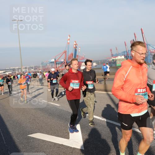 03.10.2025 - Köhlbrandbrückenlauf Yannick Fuchs http://msf.ph/oto/9147667 03.10.2025 08:38:49 Position 2 1225, 1144, 1380 meine-sportfotos.de