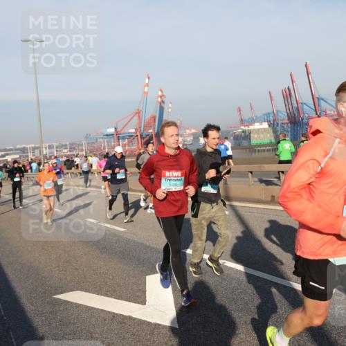 03.10.2025 - Köhlbrandbrückenlauf Yannick Fuchs http://msf.ph/oto/9147671 03.10.2025 08:38:49 Position 2 1225, 1292, 1380 meine-sportfotos.de