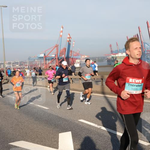 03.10.2025 - Köhlbrandbrückenlauf Yannick Fuchs http://msf.ph/oto/9147678 03.10.2025 08:38:49 Position 2 1225 meine-sportfotos.de