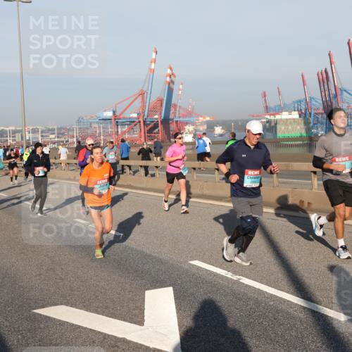 03.10.2025 - Köhlbrandbrückenlauf Yannick Fuchs http://msf.ph/oto/9147695 03.10.2025 08:38:50 Position 2 2843 meine-sportfotos.de