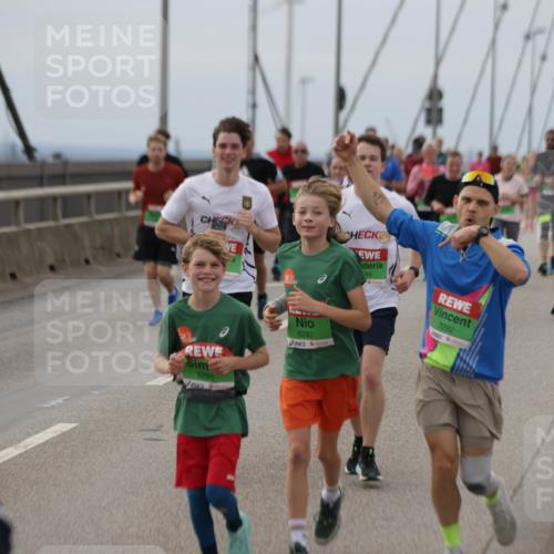 03.10.2025 - Köhlbrandbrückenlauf Jannik Wohlers http://msf.ph/oto/9147720 03.10.2025 15:51:21 Position 1 9293, 9292, 24, 66, 7292 meine-sportfotos.de