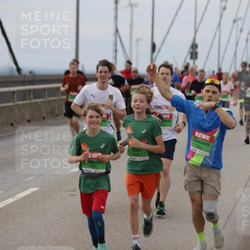 03.10.2025 - Köhlbrandbrückenlauf Jannik Wohlers http://msf.ph/oto/9147722 03.10.2025 15:51:21 Position 1 9293, 9292, 24, 9166, 7292 meine-sportfotos.de