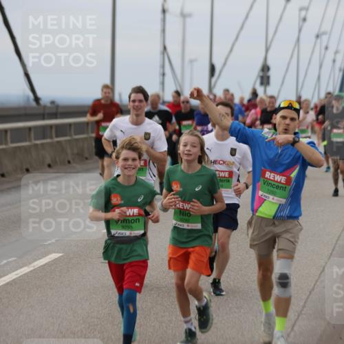 03.10.2025 - Köhlbrandbrückenlauf Jannik Wohlers http://msf.ph/oto/9147725 03.10.2025 15:51:21 Position 1 9293, 9292, 24, 7292 meine-sportfotos.de