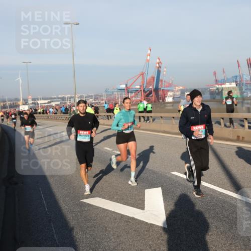 03.10.2025 - Köhlbrandbrückenlauf Yannick Fuchs http://msf.ph/oto/9147742 03.10.2025 08:38:54 Position 2  meine-sportfotos.de