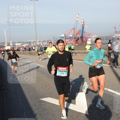 03.10.2025 - Köhlbrandbrückenlauf Yannick Fuchs http://msf.ph/oto/9147750 03.10.2025 08:38:55 Position 2 1205, 1280 meine-sportfotos.de