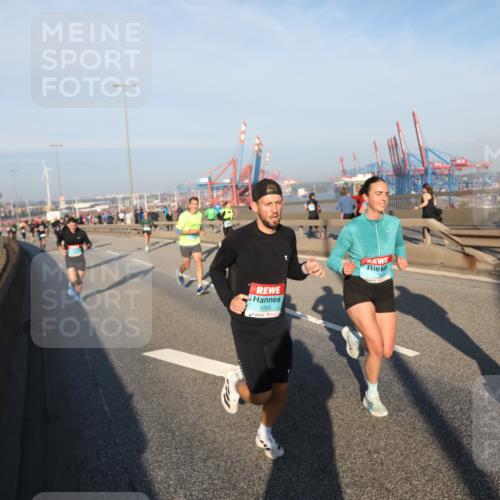 03.10.2025 - Köhlbrandbrückenlauf Yannick Fuchs http://msf.ph/oto/9147757 03.10.2025 08:38:55 Position 2 1205, 1216 meine-sportfotos.de